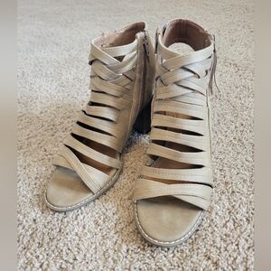 Women's Tan Universal Thread Strappy Sandals